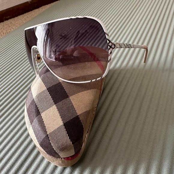 Burberry Sunglasses with Case - RARE VINTAGE - Picture 5 of 13